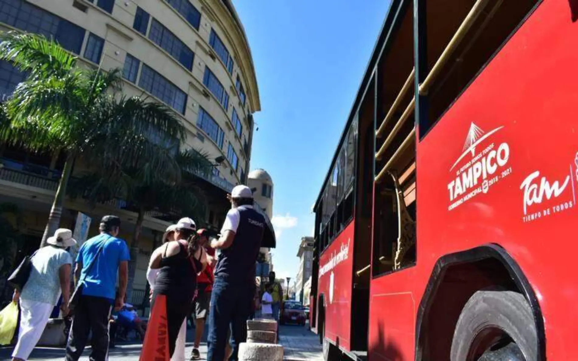 Con las fiestas decembrinas  regresan los tranvías turísticos a Tampico